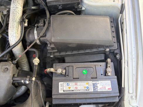 Used 2003 Volvo V40 Wagon 4D image 11