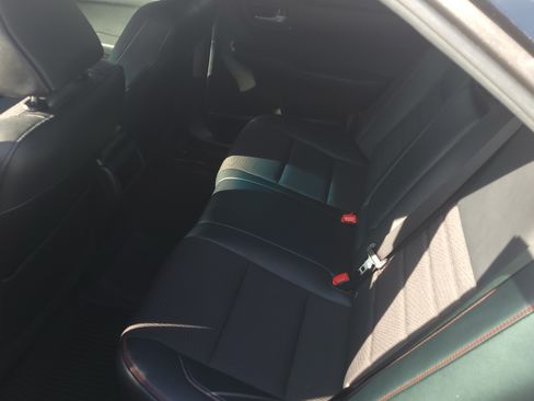 Used 2016 Toyota Camry SE image 9