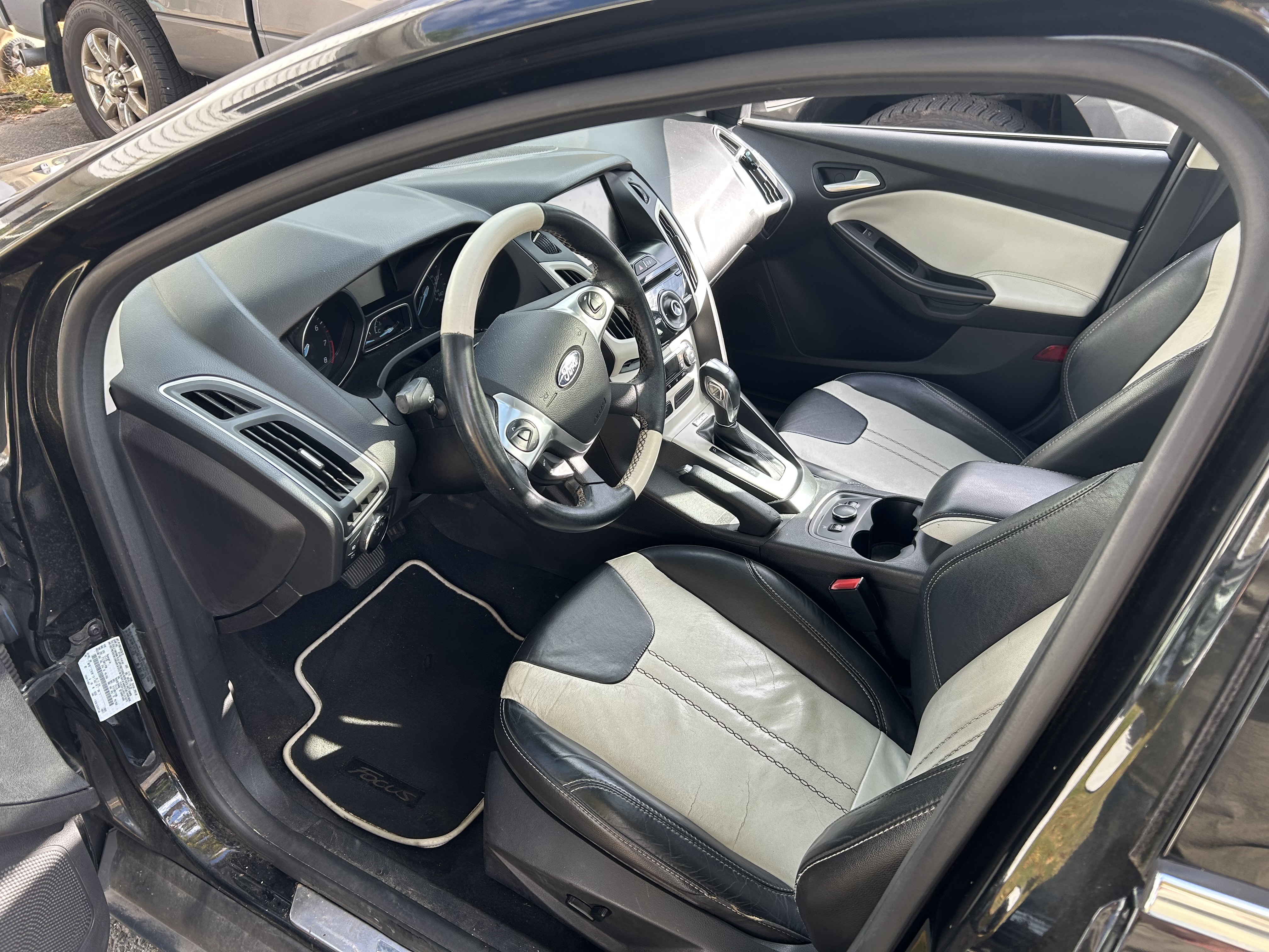Used 2014 Ford Focus Titanium FWD image 6