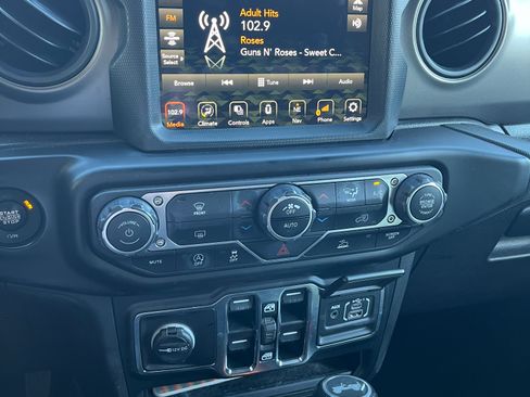 Used 2021 Jeep Wrangler Unlimited Sport AWD/4WD image 12