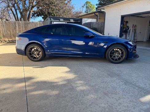 Used 2022 Tesla Model S Plaid image 8