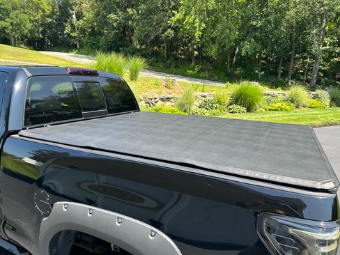 Used 2013 Toyota Tundra 4x4 Double Cab w/ Tow Pkg image 10