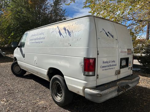 Used 2002 Ford E-350 and Econoline 350 Van image 2