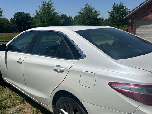 Used 2015 Toyota Camry SE FWD image 6