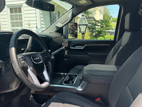 Used 2024 GMC Sierra 2500 SLT w/ SLT Premium Package AWD/4WD image 9