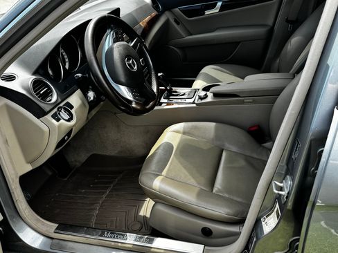 Used 2012 Mercedes-Benz C 250 Sedan image 4