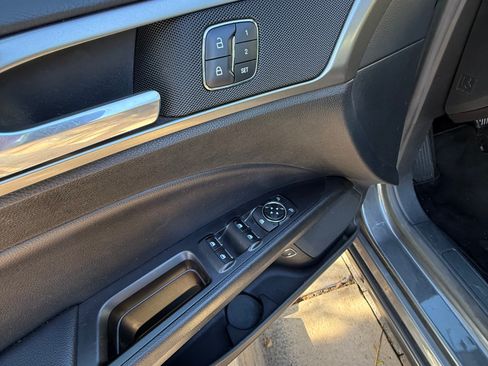 Used 2017 Ford Fusion Energi SE FWD image 18