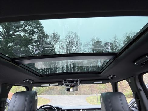 Used 2017 Land Rover Range Rover HSE image 12