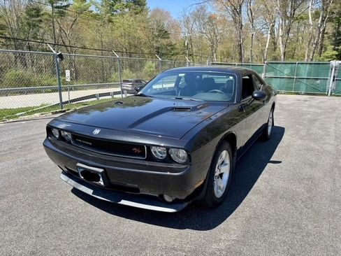 Used 2010 Dodge Challenger R/T RWD image 1