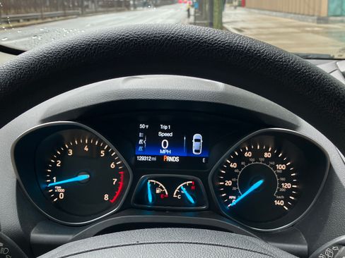 Used 2017 Ford Escape SE image 15