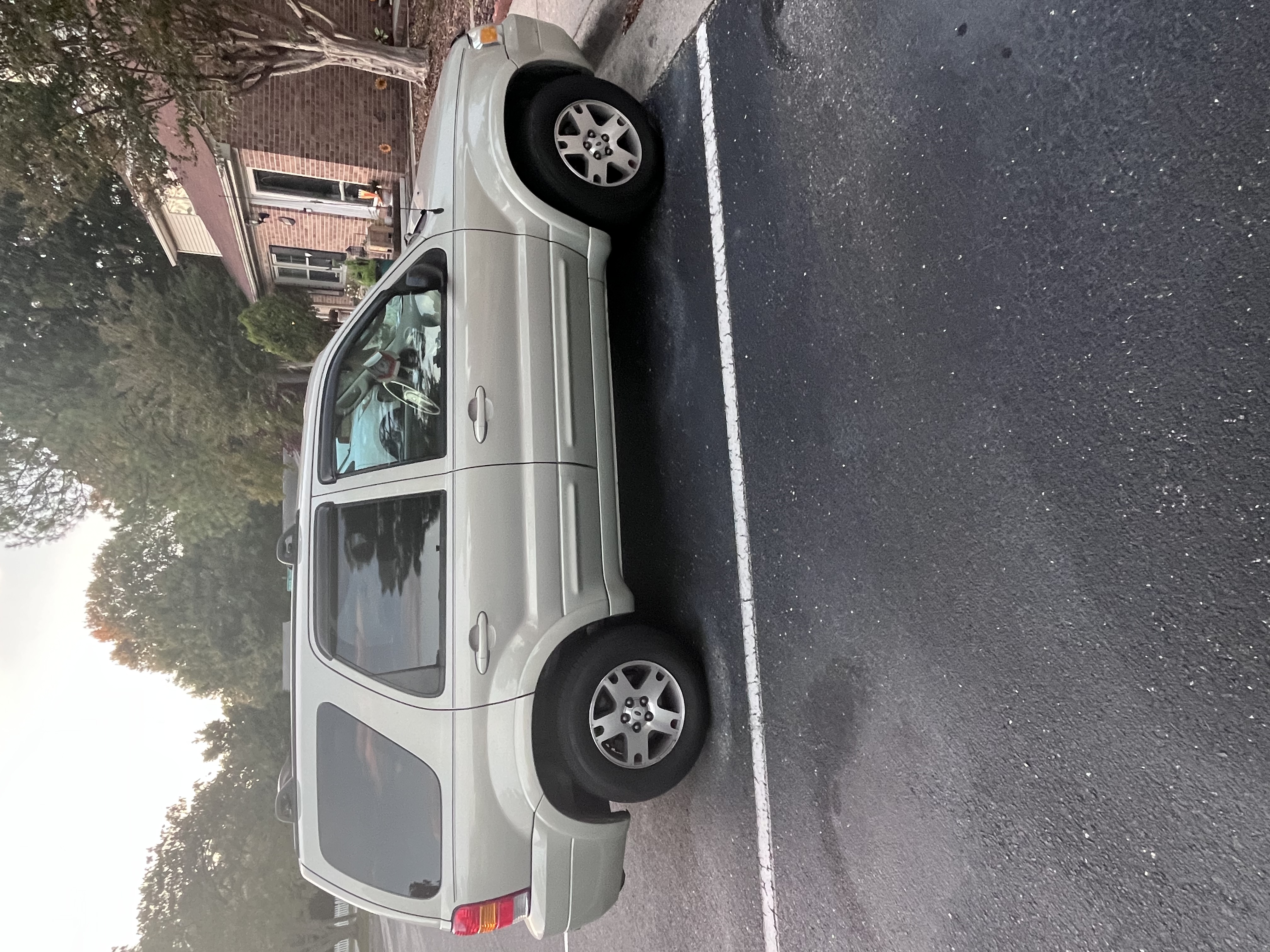 Used 2005 Ford Escape Limited AWD/4WD image 2