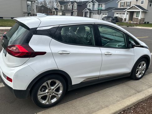 Used 2017 Chevrolet Bolt LT image 6