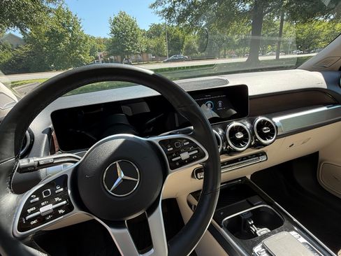 Used 2020 Mercedes-Benz GLB 250 4MATIC image 9