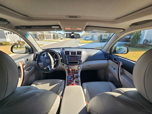 Used 2013 Toyota Highlander Limited image 14