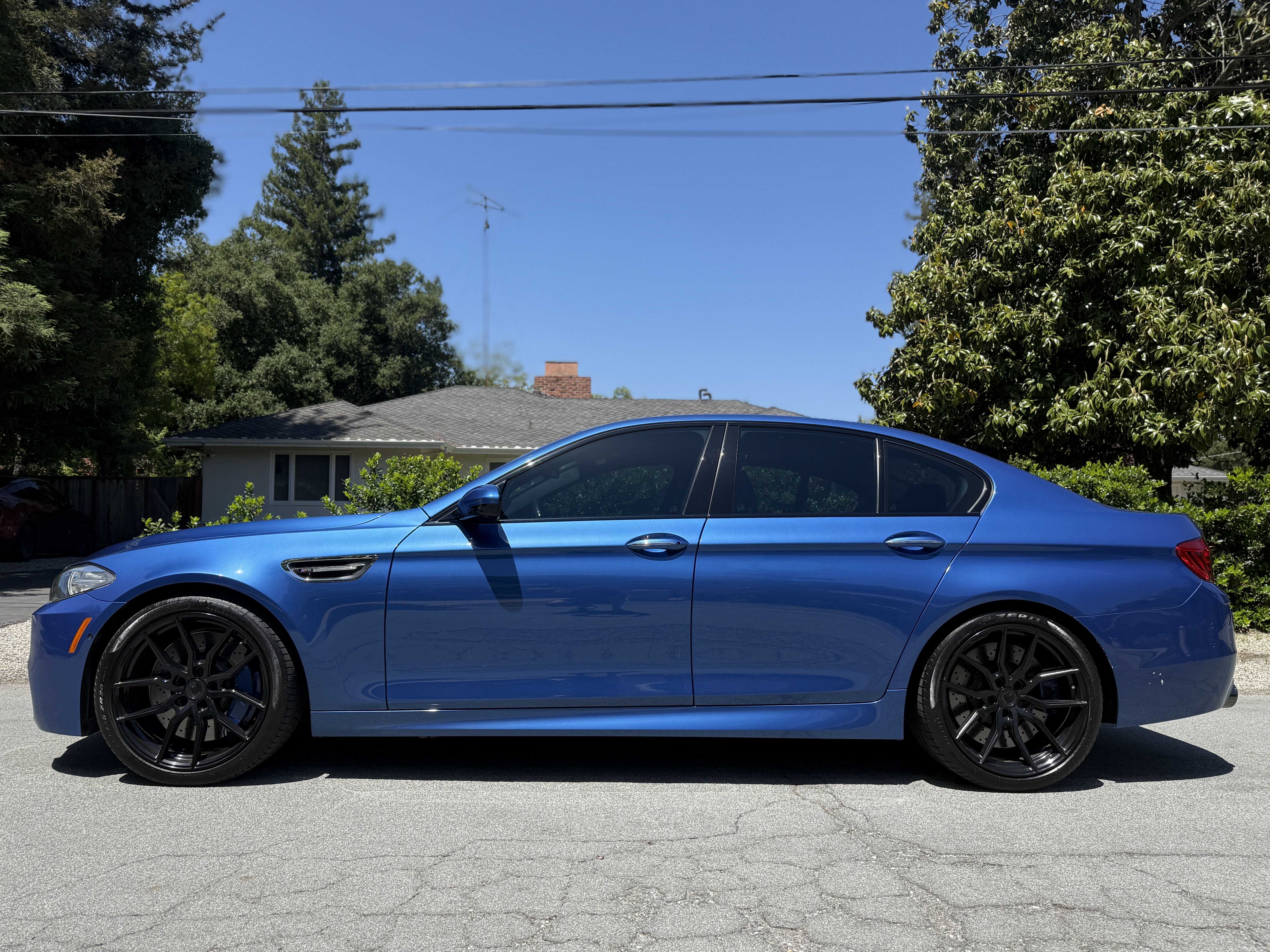 Used 2014 BMW M5 RWD image 2