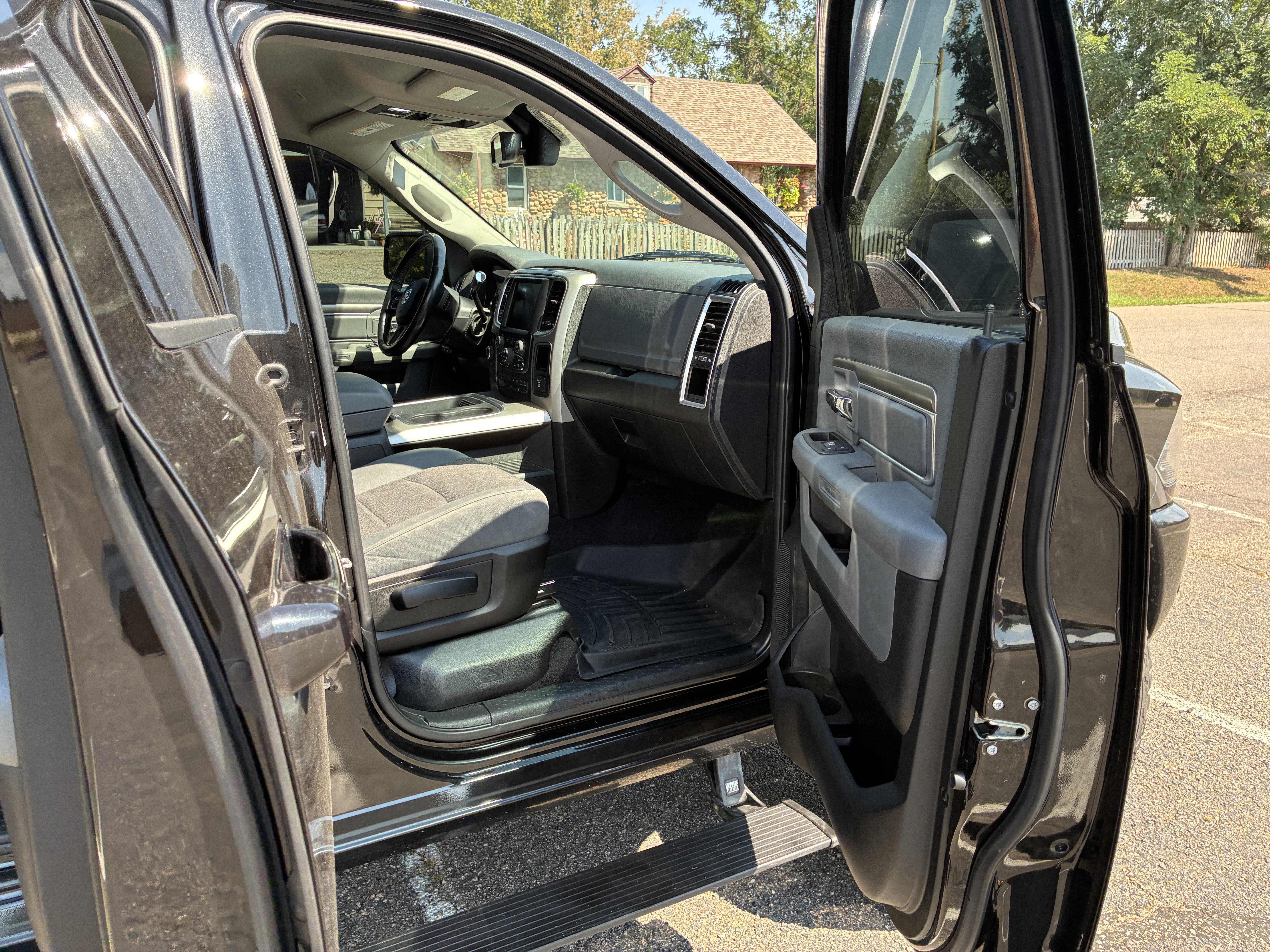 Used 2017 RAM 2500 Big Horn w/ Sport Appearance Group AWD/4WD image 10