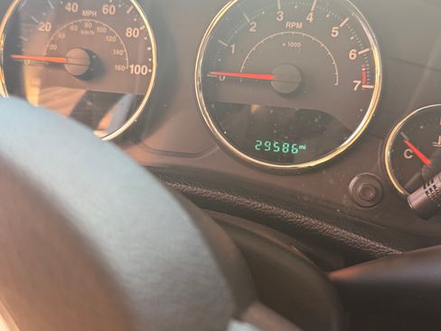 Used 2018 Jeep Wrangler Unlimited Sahara image 16