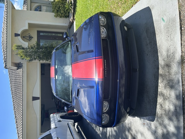 Used 2013 Dodge Challenger SXT RWD image 2