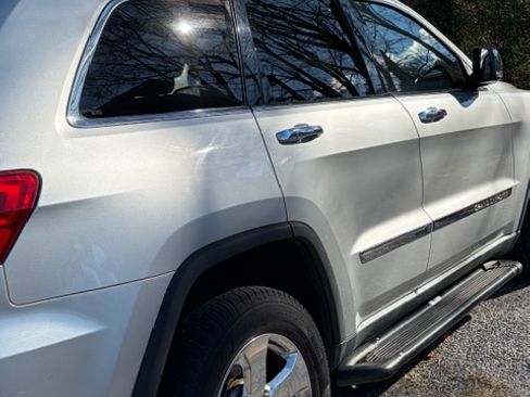 Used 2011 Jeep Grand Cherokee Limited w/ Trailer Tow Group IV image 10