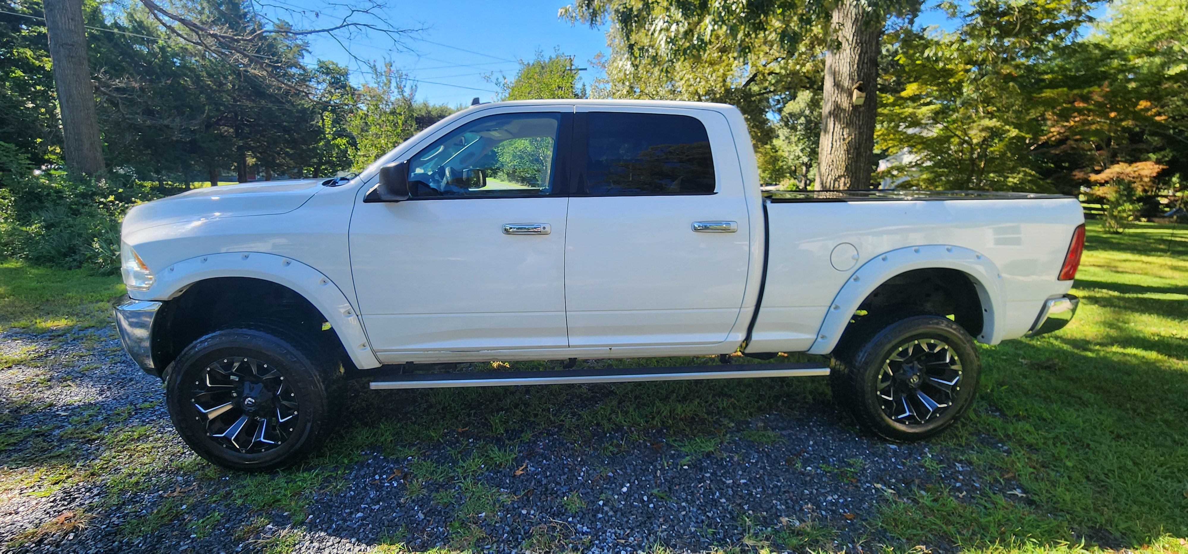 Used 2017 RAM 2500 SLT AWD/4WD image 1