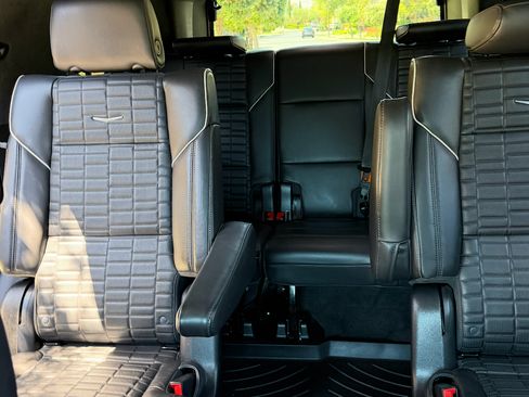 Used 2022 Cadillac Escalade Sport Platinum w/ LPO, ONYX Package AWD/4WD image 11