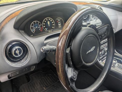 Used 2016 Jaguar XJ Supercharged image 29