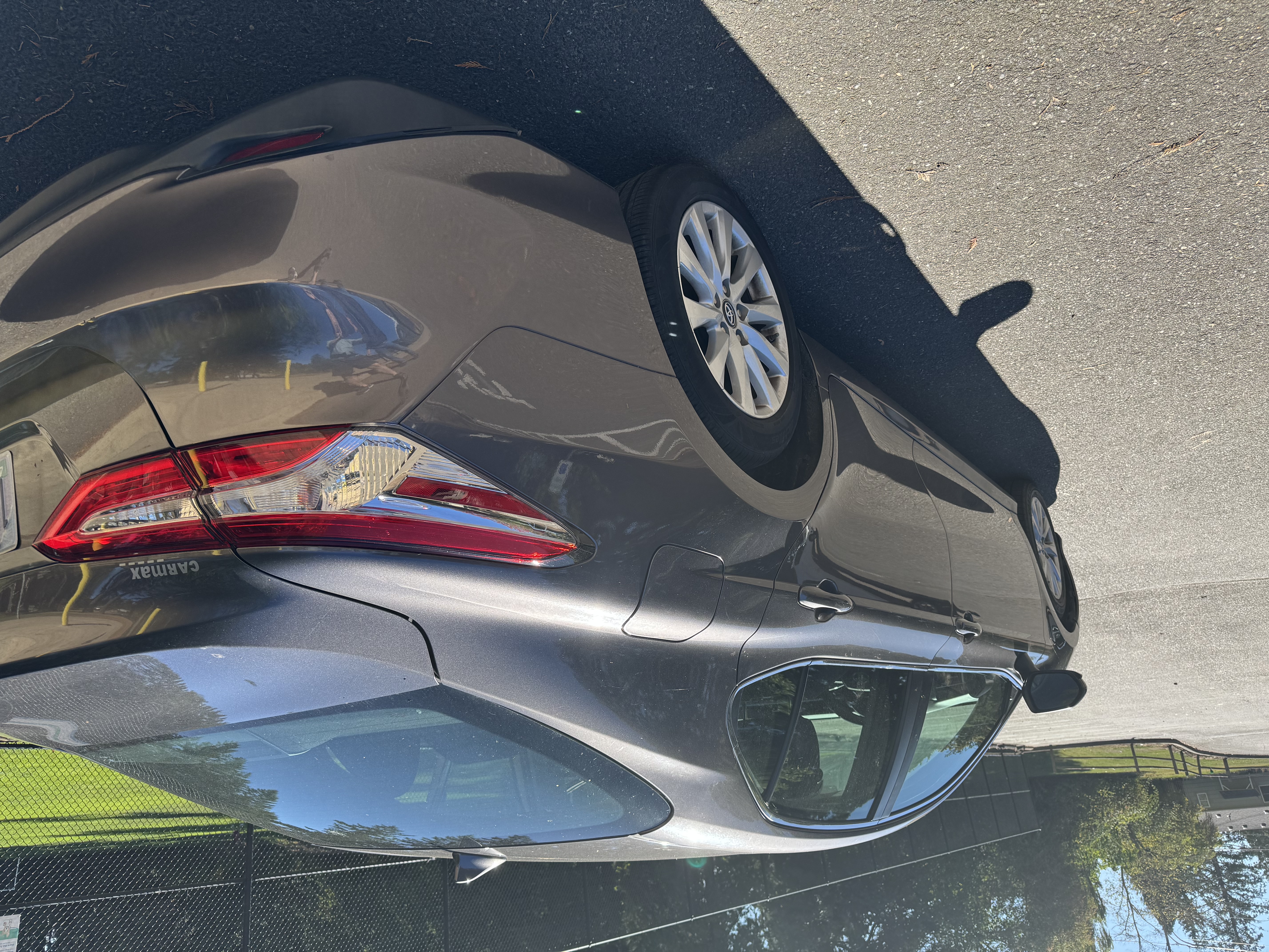 Used 2019 Toyota Camry LE FWD image 5