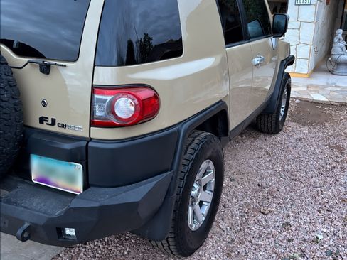 Used 2014 Toyota FJ Cruiser 4WD w/ Upgrade Package image 5