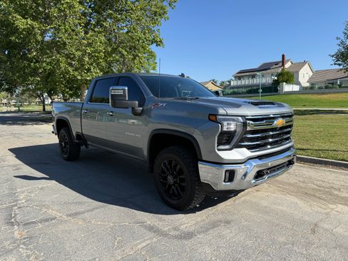 Used 2025 Chevrolet Silverado 2500 LTZ w/ LTZ Plus Package AWD/4WD image 14