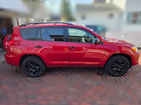 Used 2012 Toyota RAV4 FWD image 2