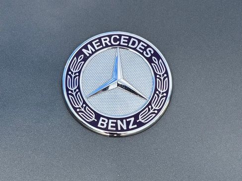 Used 2016 Mercedes-Benz E 400 4MATIC Sedan image 2