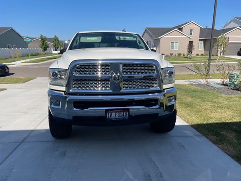 Used 2018 RAM 3500 Laramie AWD/4WD image 2