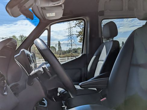 Used 2019 Mercedes-Benz Sprinter 2500 image 17