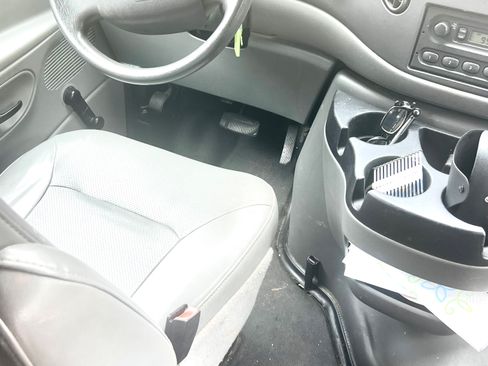 Used 2006 Ford E-150 and Econoline 150 image 5