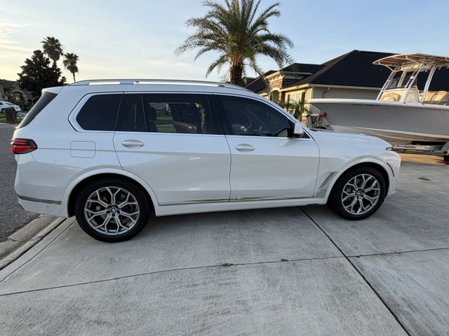 Used 2023 BMW X7 xDrive40i w/ Premium Package AWD/4WD image 1