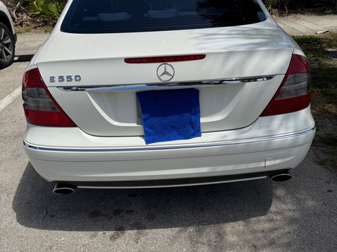 Used 2009 Mercedes-Benz E 550 Sedan image 2