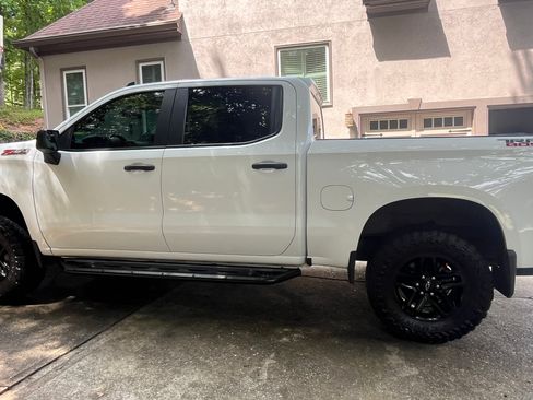 Used 2019 Chevrolet Silverado 1500 Custom Trail Boss w/ Custom Convenience Package AWD/4WD image 2