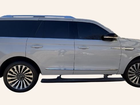 Used 2021 Lincoln Navigator Reserve w/ Luxury Package image 4