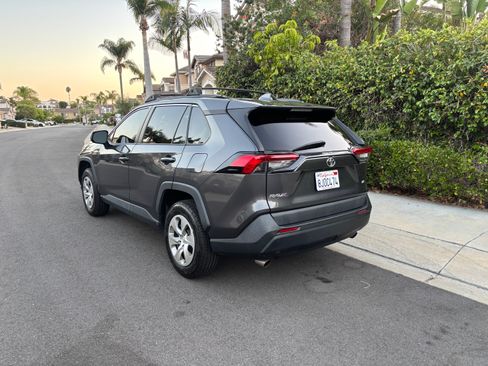 Used 2019 Toyota RAV4 LE w/ Carpet Mat Package FWD image 6