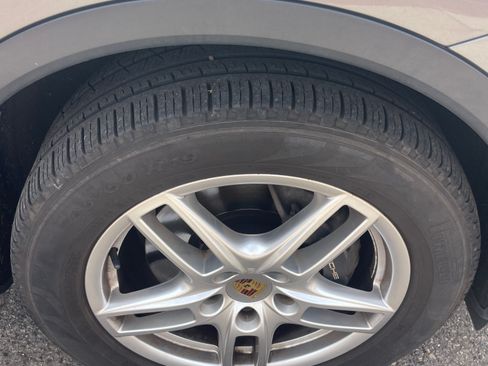 Used 2014 Porsche Cayenne Platinum Edition image 12