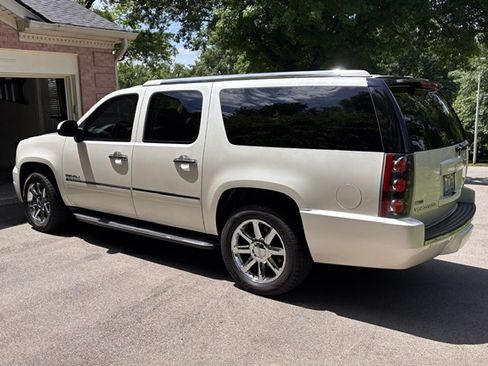 Used 2011 GMC Yukon XL Denali AWD/4WD image 5