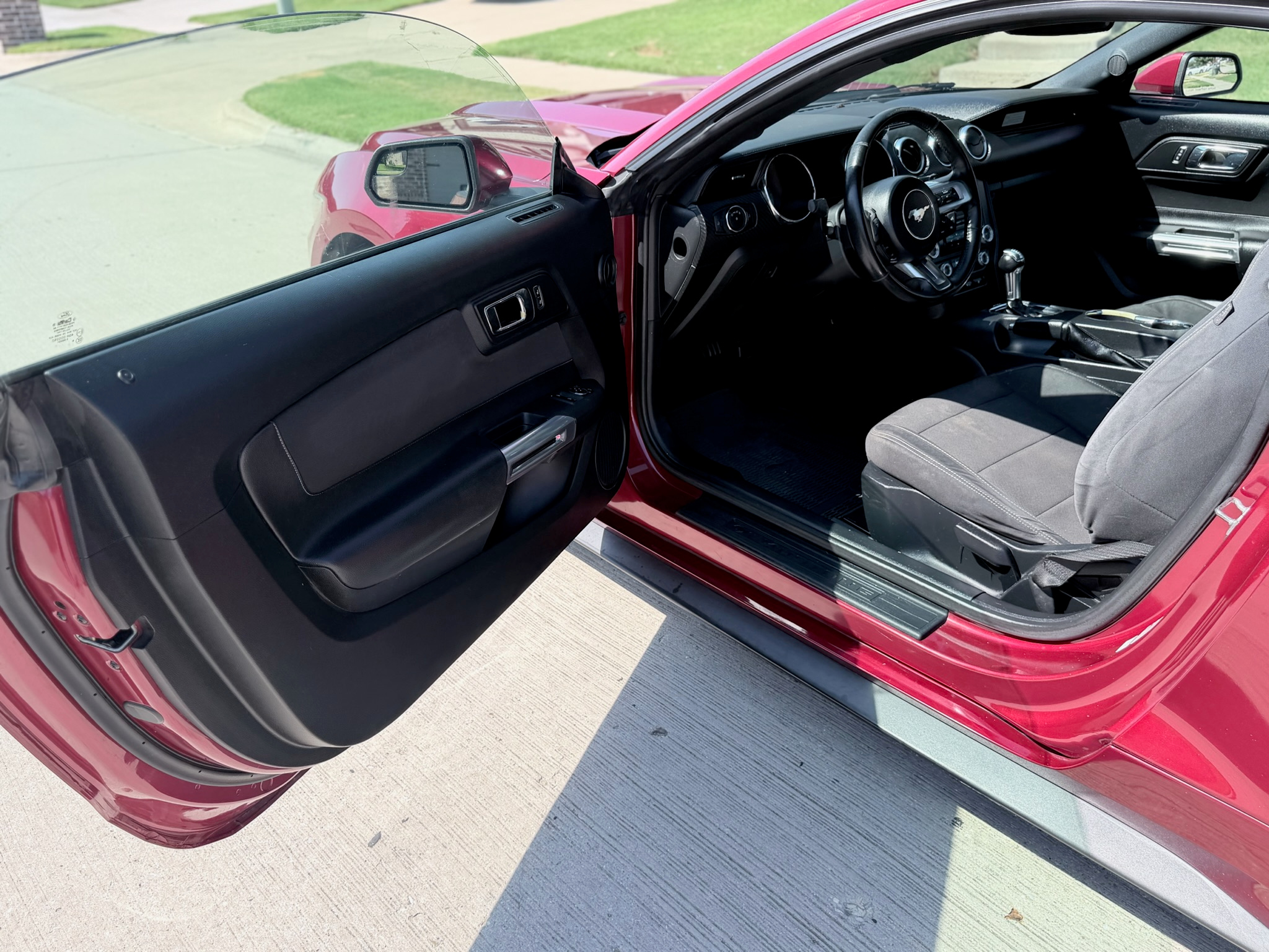 Used 2016 Ford Mustang Coupe RWD image 11