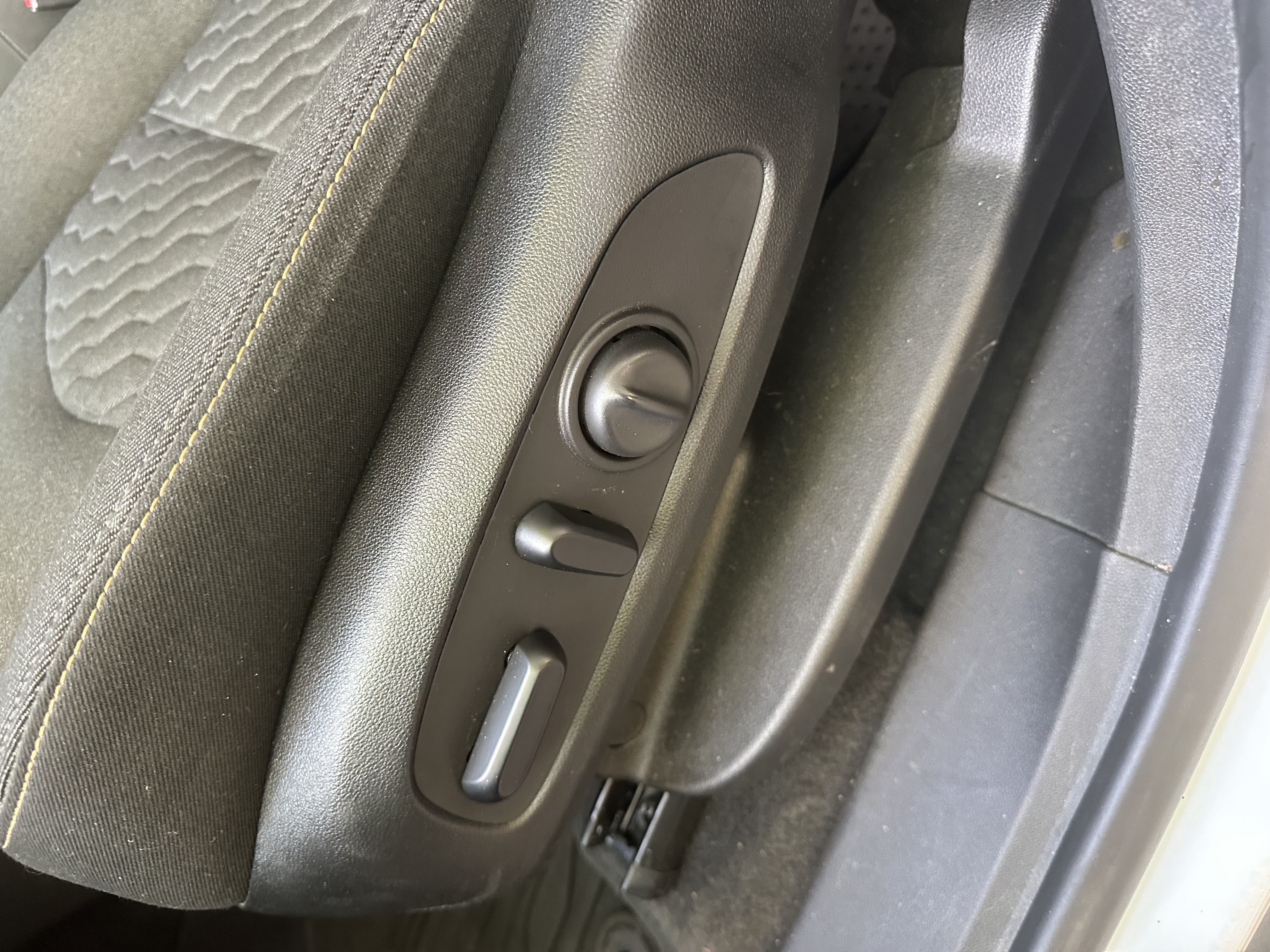 Used 2020 Chevrolet Equinox LT AWD/4WD image 19