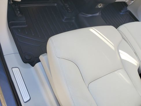 Used 2017 Volvo XC90 T5 Momentum w/ Vision Package image 14