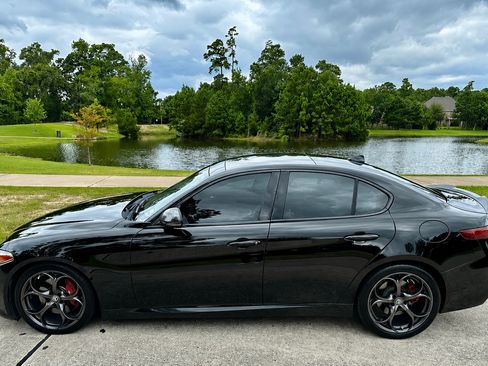 Used 2018 Alfa Romeo Giulia Ti Sport w/ Quick Order Package 22U Sport RWD image 4