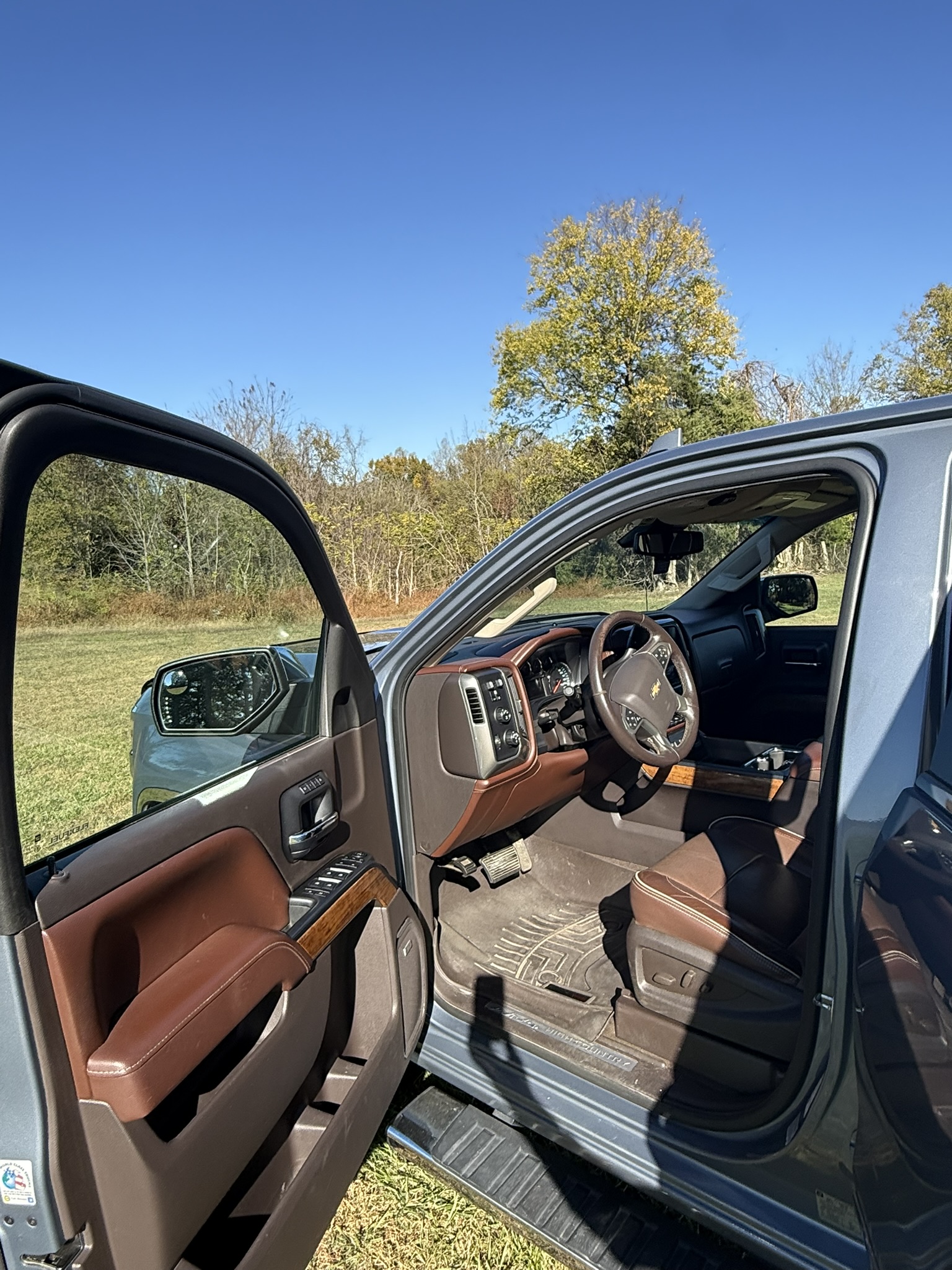 Used 2016 Chevrolet Silverado 2500 High Country w/ High Country Premium Package AWD/4WD image 5