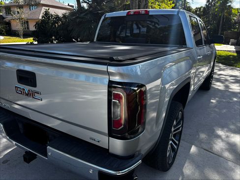 Used 2017 GMC Sierra 1500 SLT w/ SLT Premium Package image 4