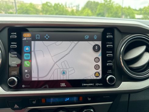 Used 2020 Toyota Tacoma Limited RWD image 11