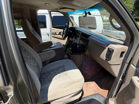 Used 2004 Chevrolet Express 1500 w/ LS Preferred Equipment Group RWD image 6
