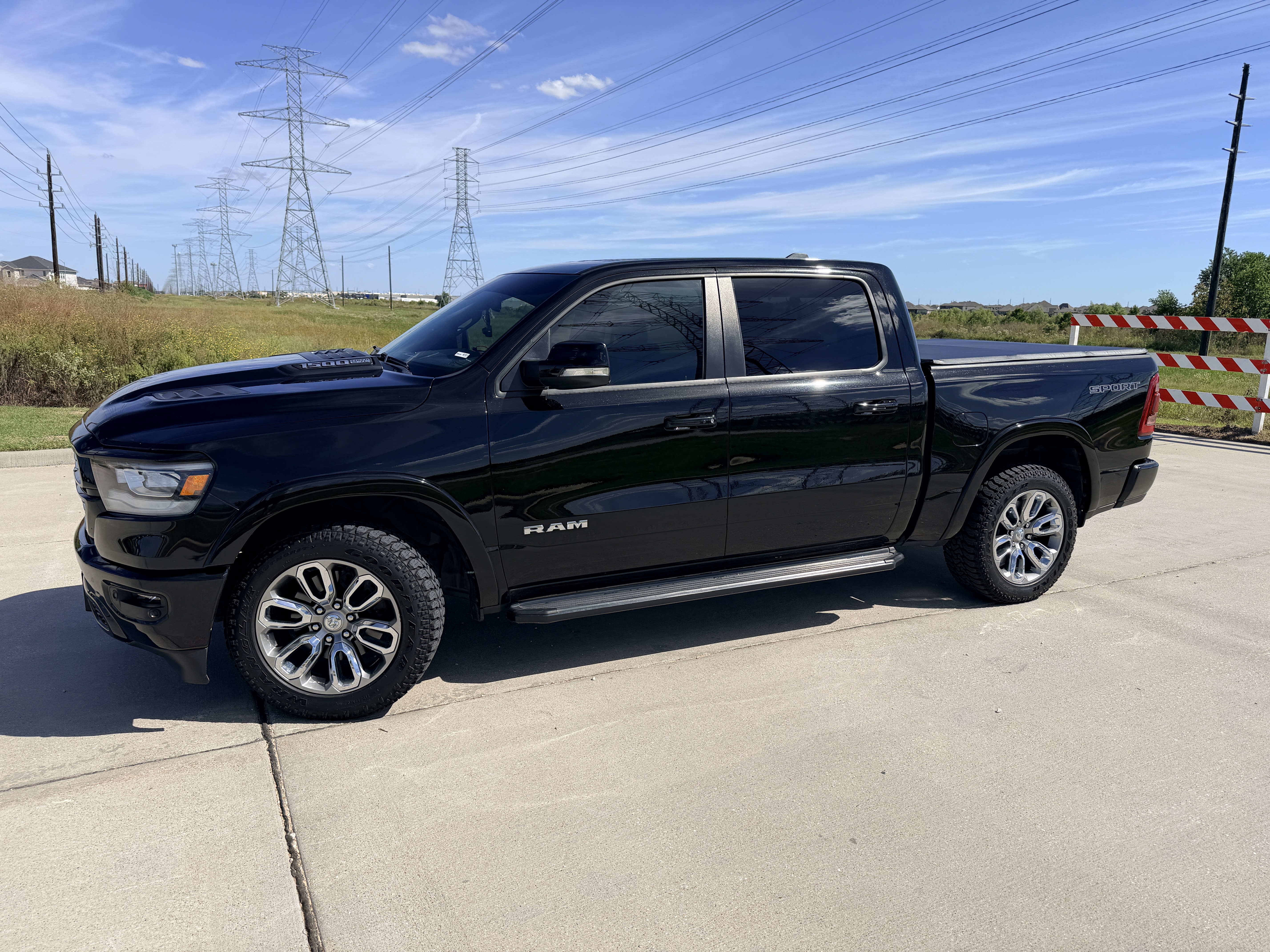 Used 2020 RAM 1500 Laramie w/ Sport Appearance Package AWD/4WD image 5